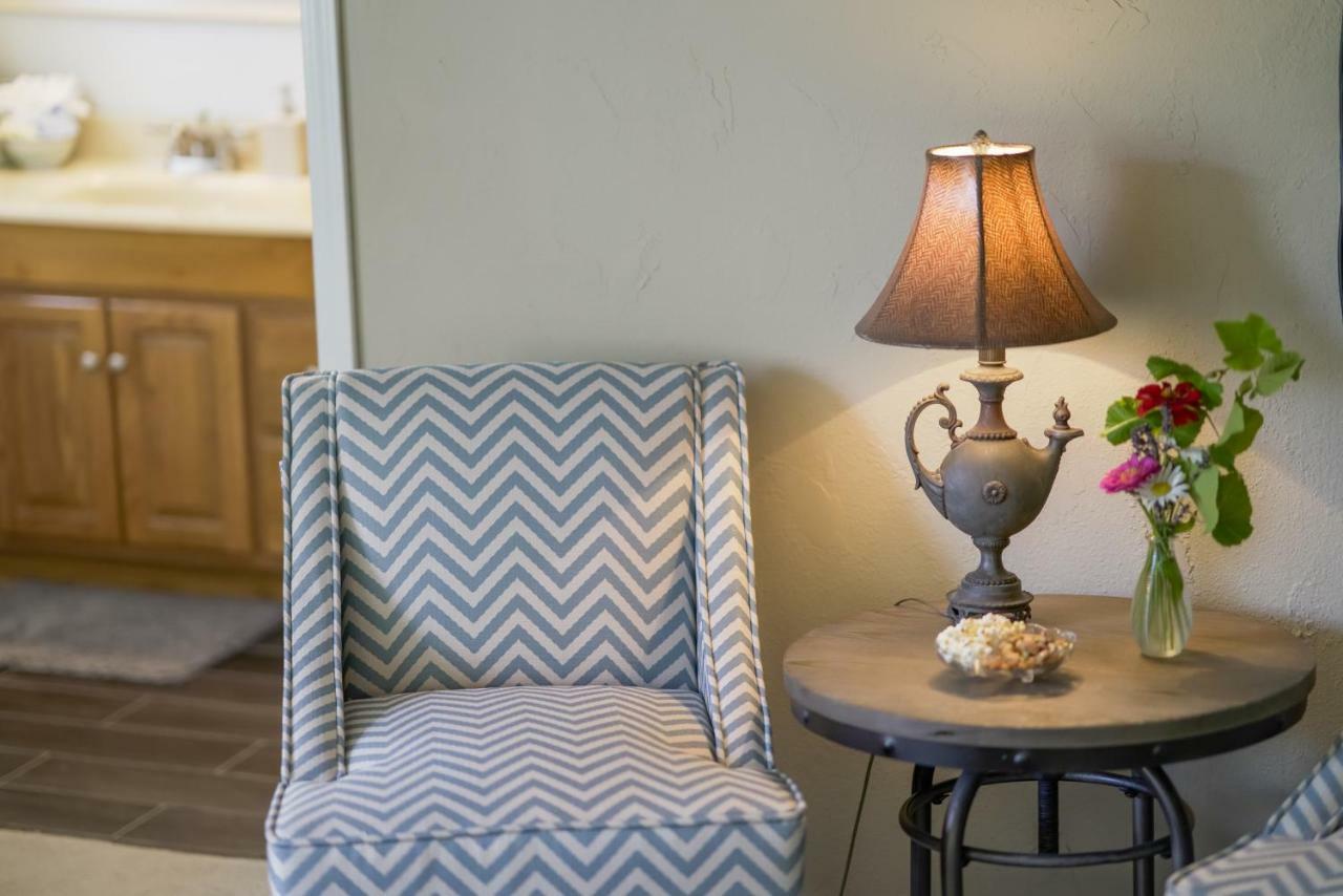 Warm Springs Inn & Winery Sunnyslope Bagian luar foto